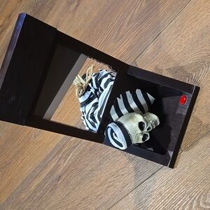 MAGIC POWER GUILLOTINE SKELETON ANIMATED TOY.  #6527